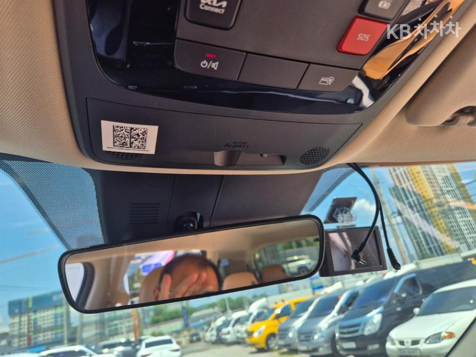 2023 - kia carnival