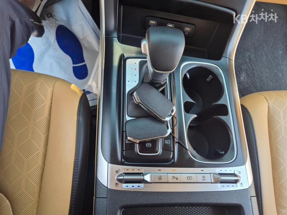 2023 - kia carnival