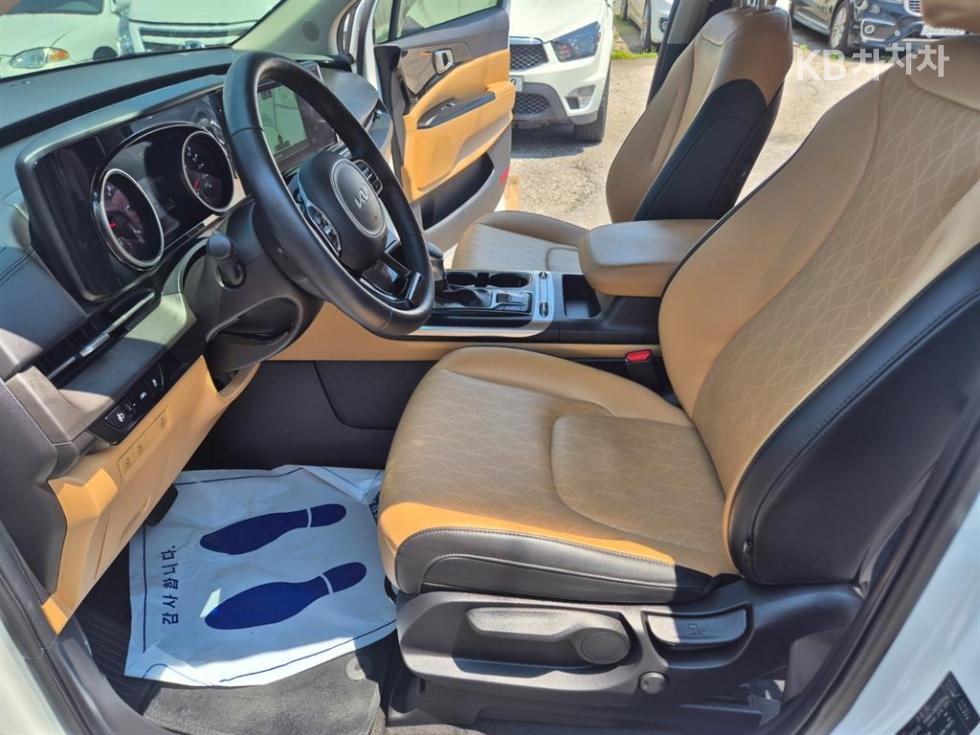 2023 - kia carnival