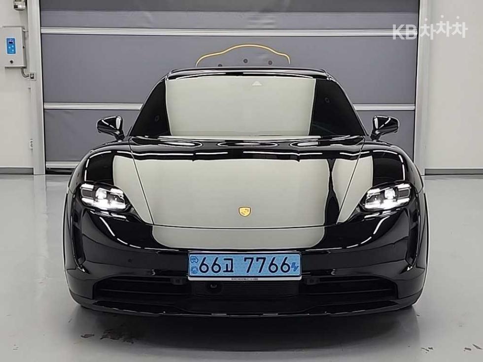 Porsche Taycan — miniaturë 2