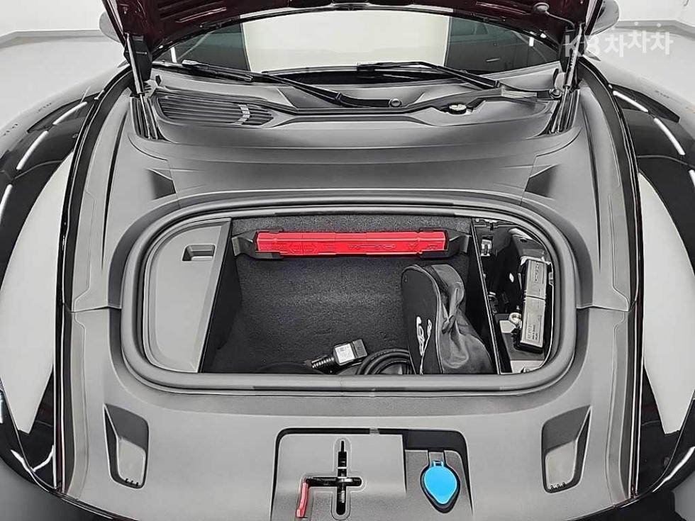 Porsche Taycan — miniaturë 5