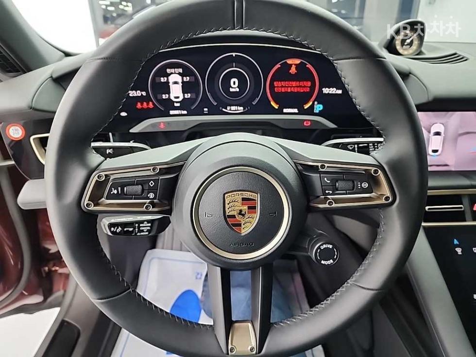 Porsche Taycan — miniaturë 9