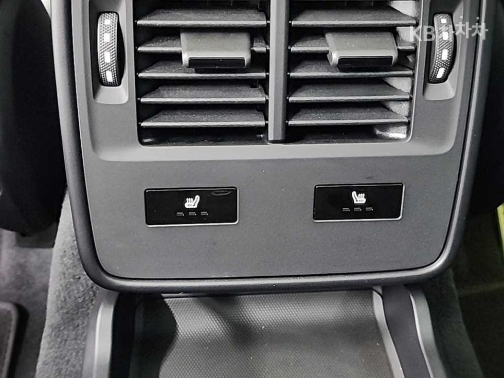 Porsche Taycan — miniaturë 13