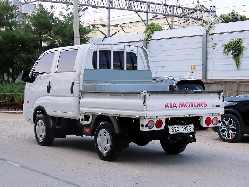 2014 - kia bongo iii