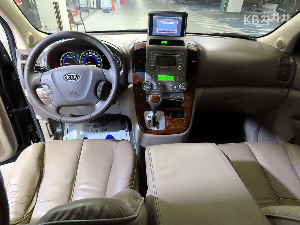 2010 - kia grand carnival