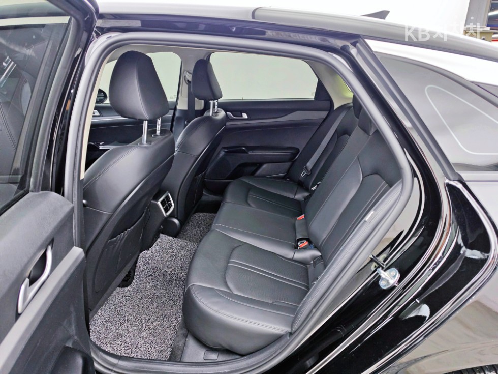 2021 - kia k5