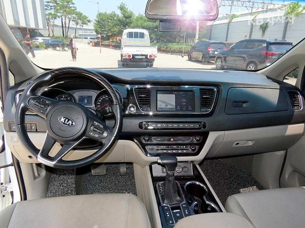 2019 - kia carnival