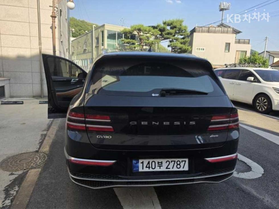 2025 Genesis GV80 photo