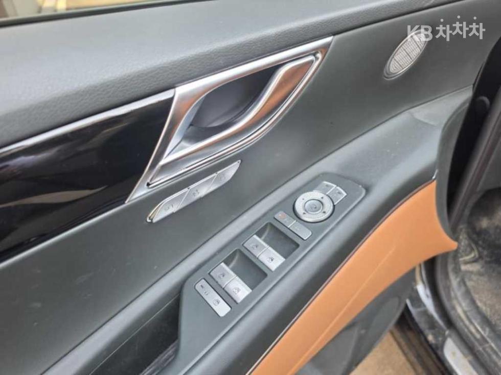 2025 Genesis GV80 photo