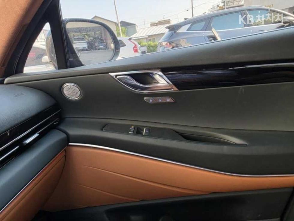 2025 Genesis GV80 photo