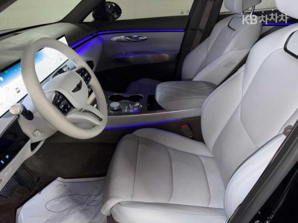 2024 Genesis GV70 photo