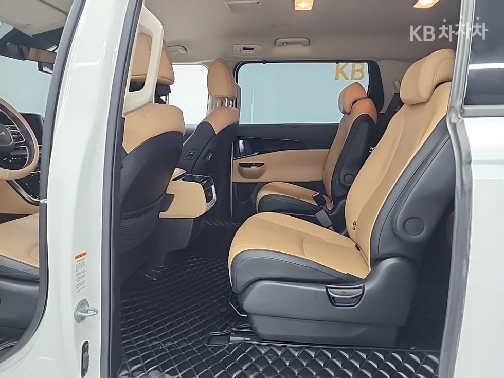 2023 - kia carnival