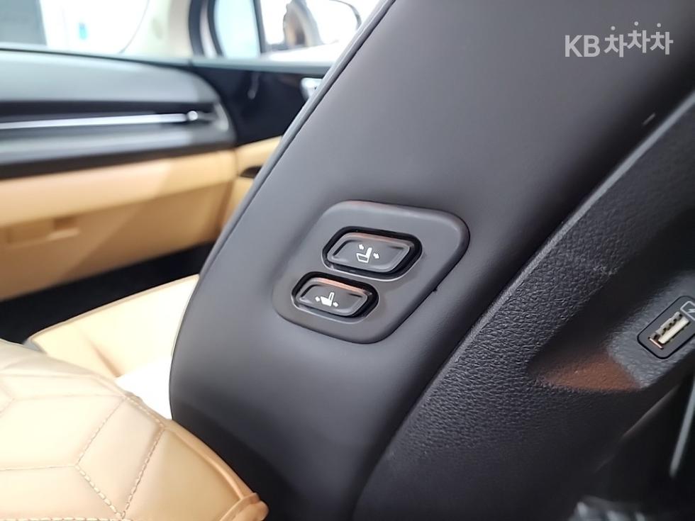2023 - kia carnival