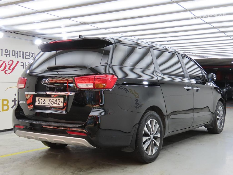 2018 - kia carnival
