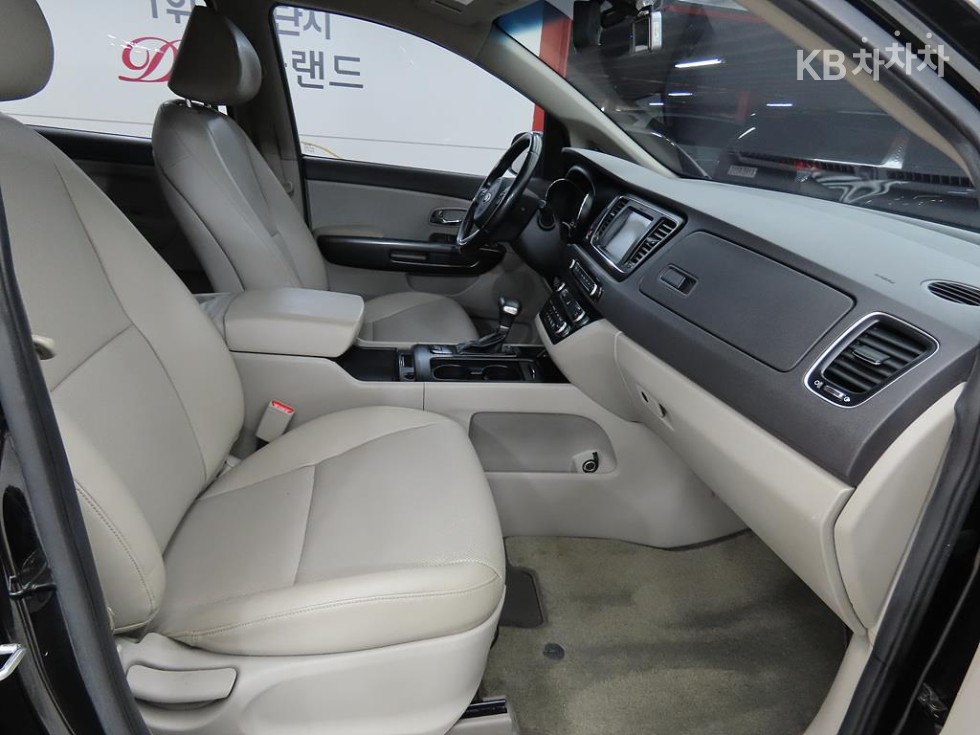 2018 - kia carnival
