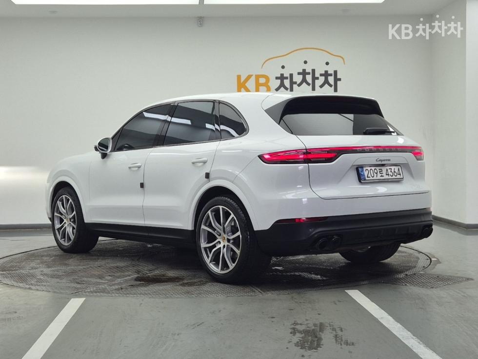 2023 - porsche cayenne