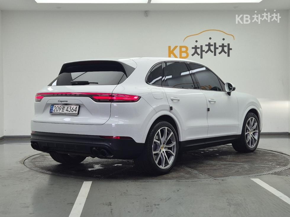 2023 - porsche cayenne