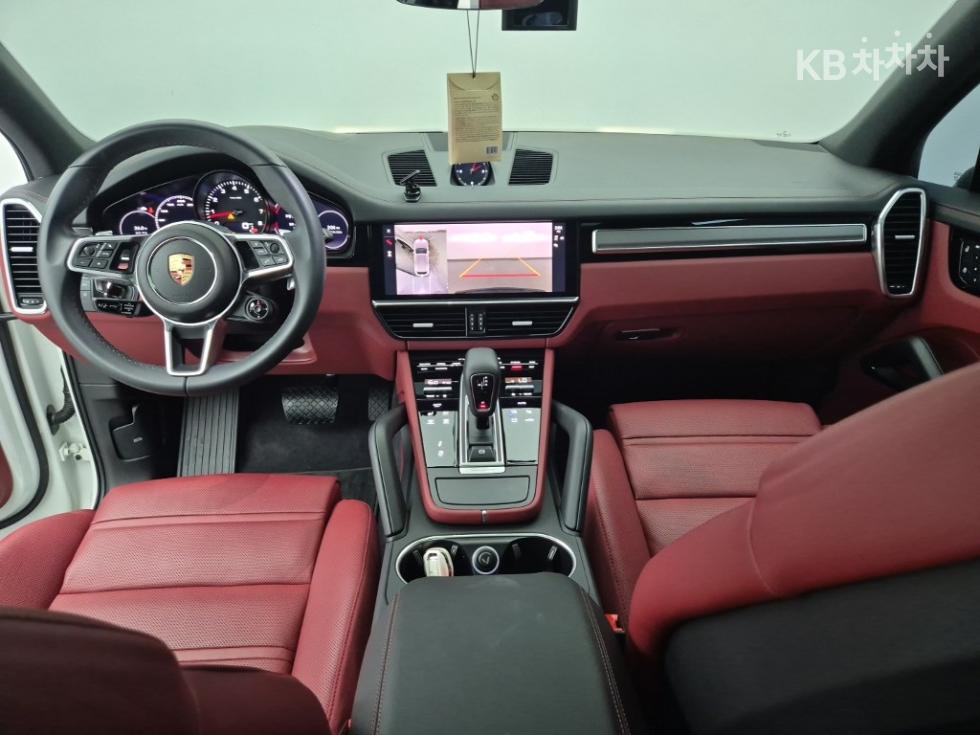 2023 - porsche cayenne