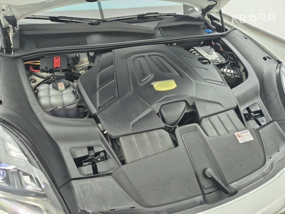 2023 - porsche cayenne