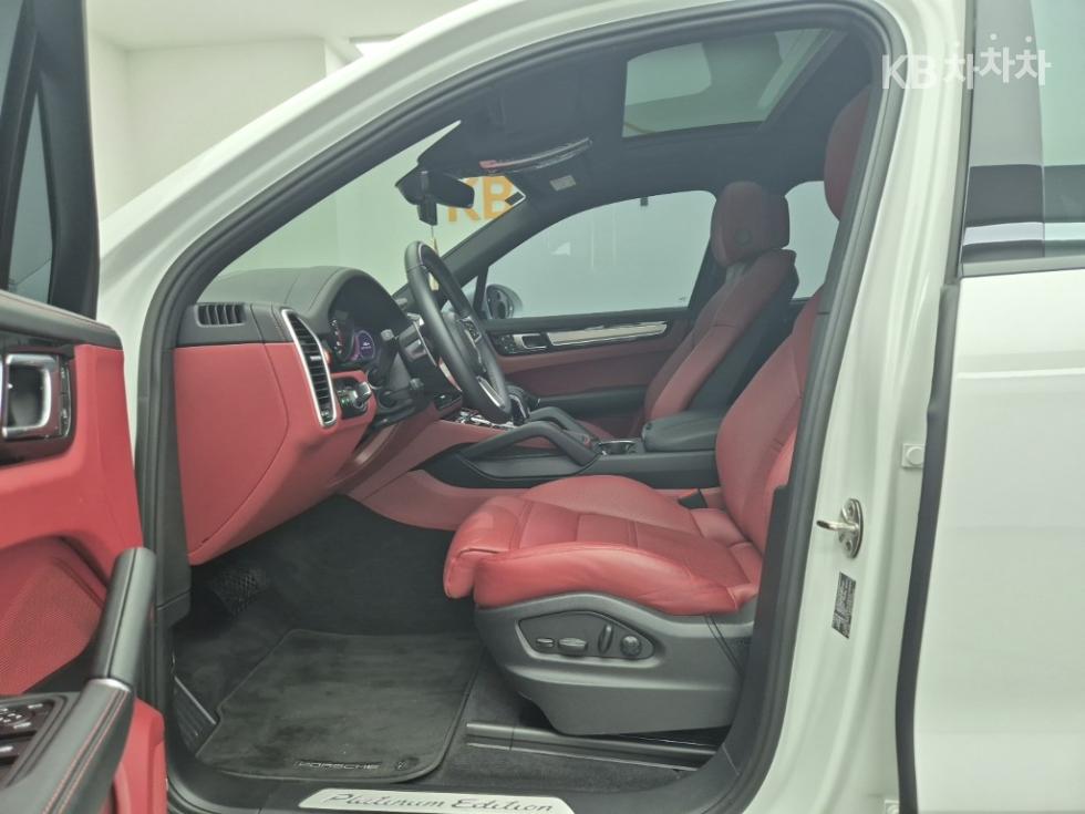 2023 - porsche cayenne