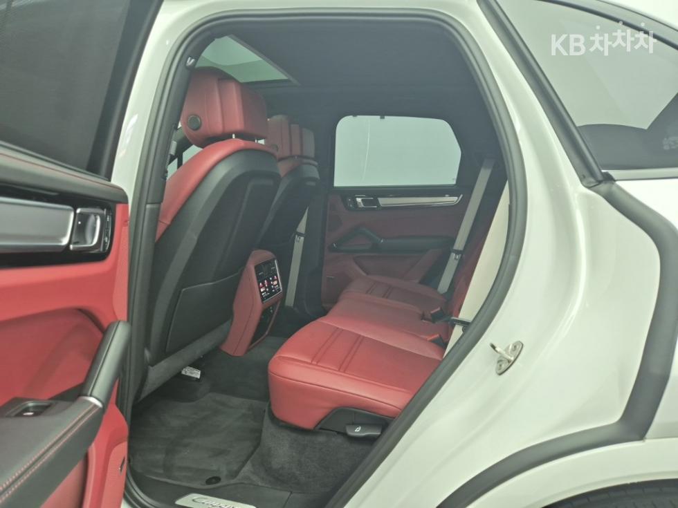 2023 - porsche cayenne