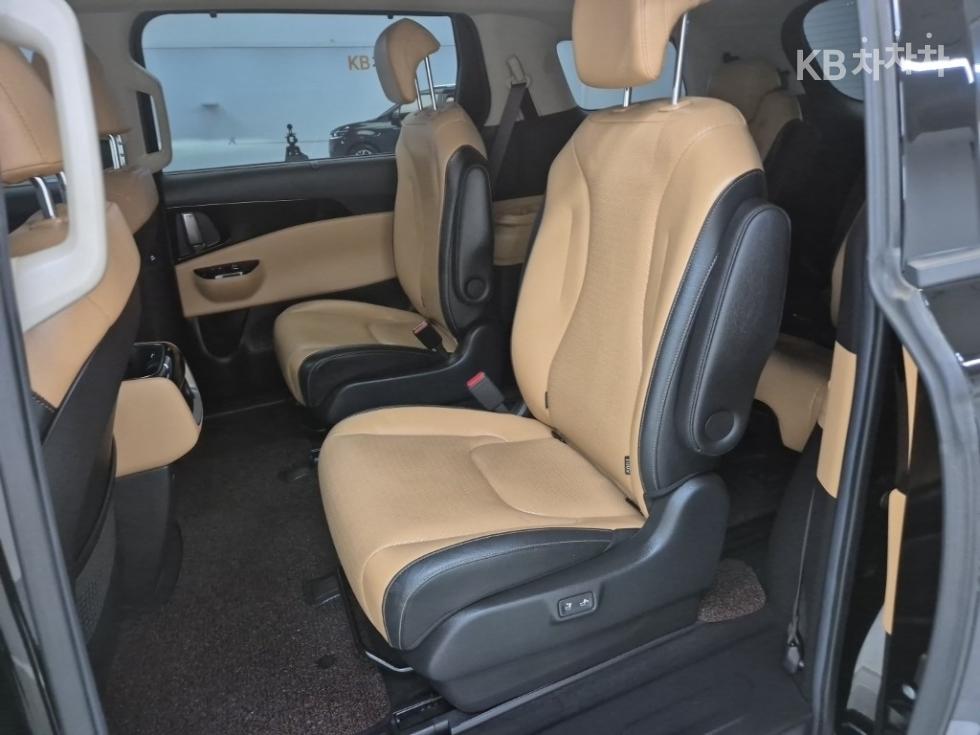 2021 - kia carnival