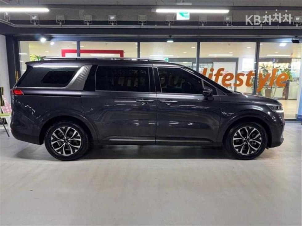 2023 - kia carnival