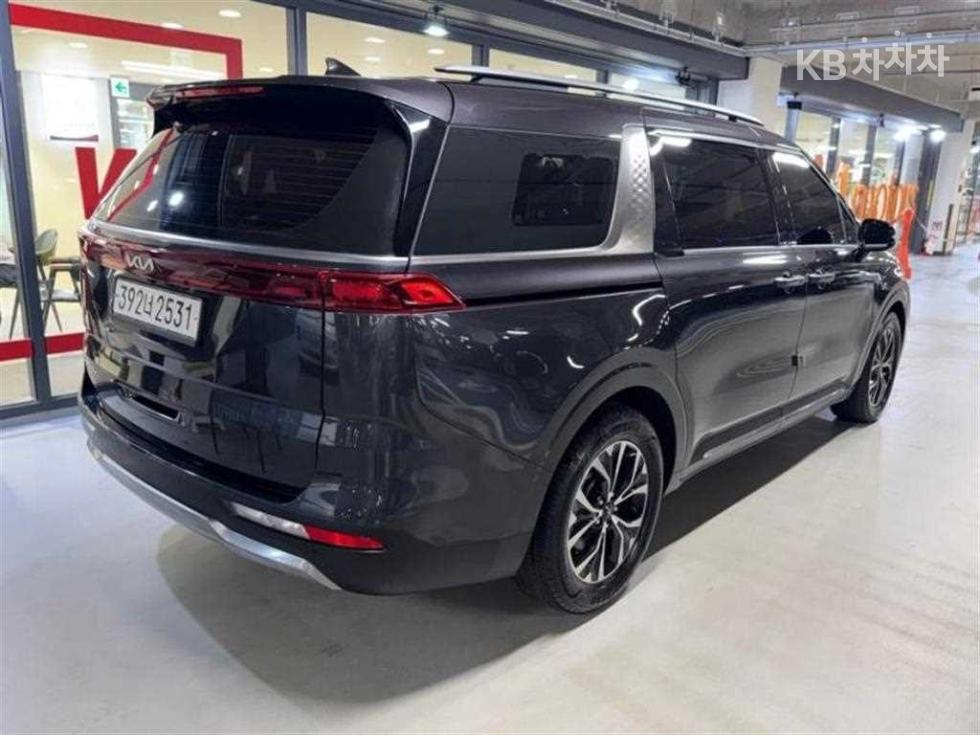 2023 - kia carnival