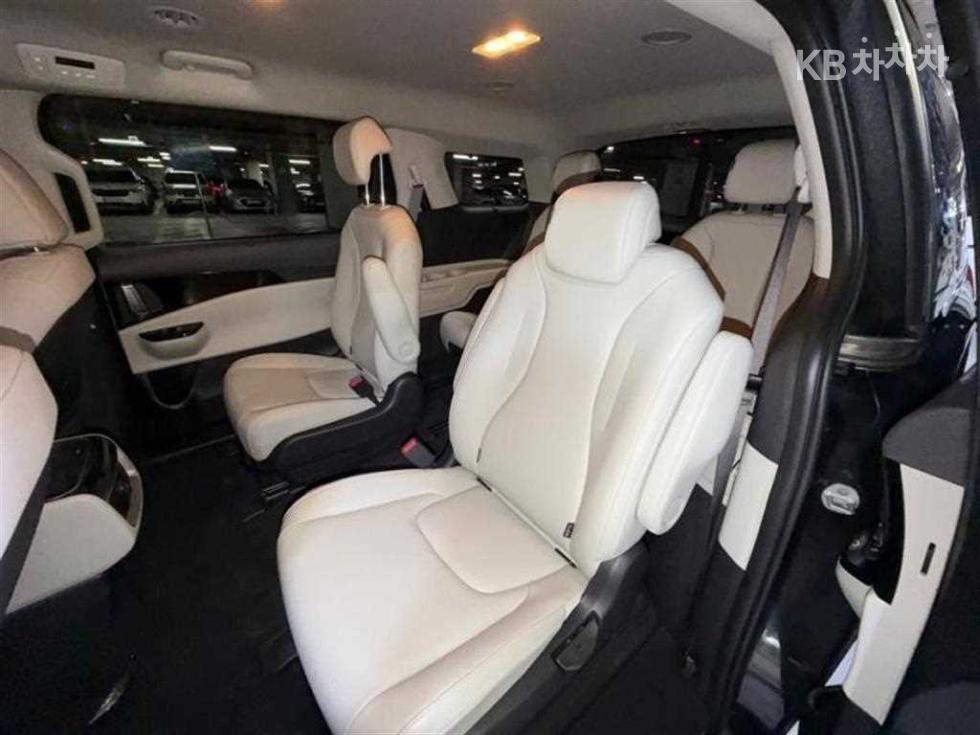 2023 - kia carnival