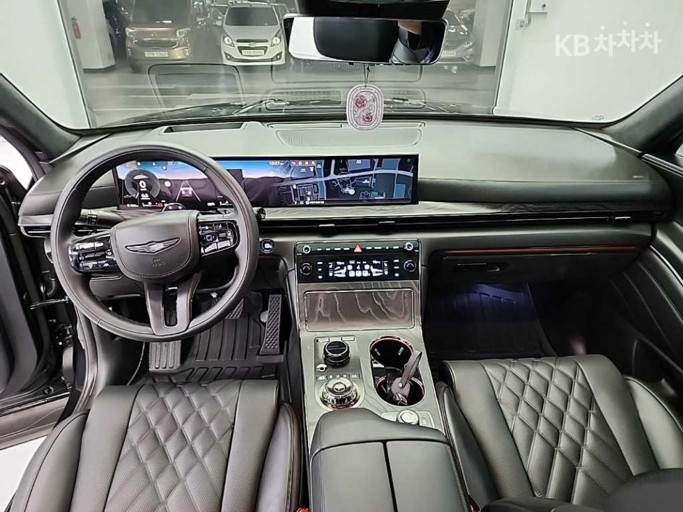 2025 Genesis GV80 photo