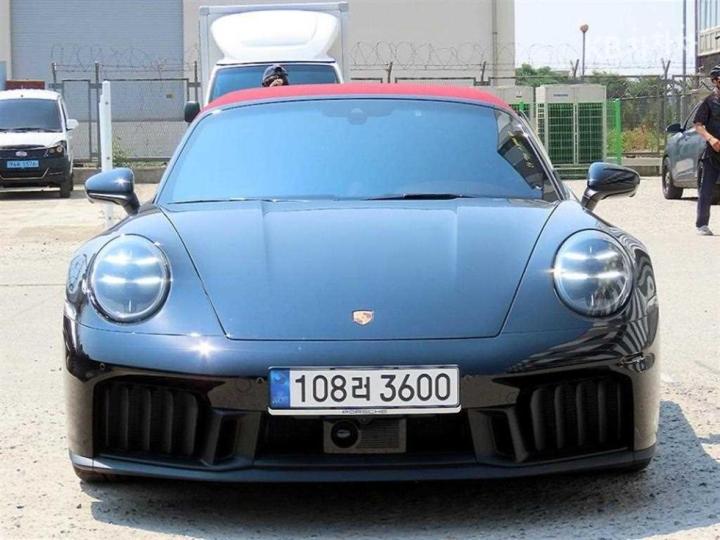 Porsche 911 Carrera 4 GTS Cabriolet — foto 1