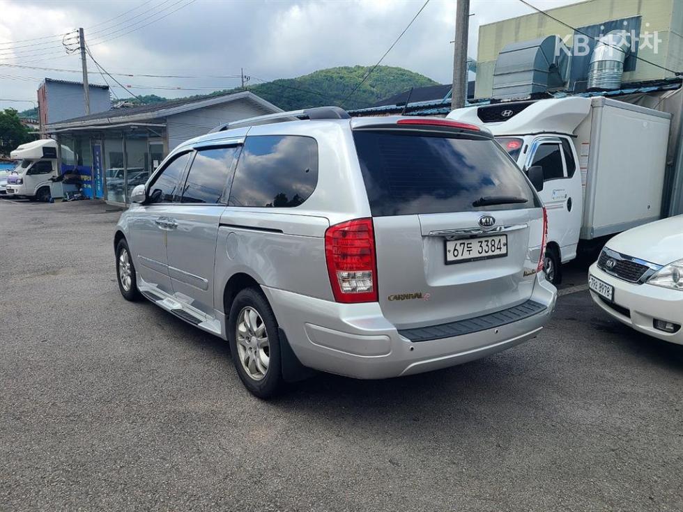 2012 - kia carnival