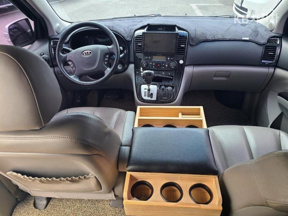 2012 - kia carnival