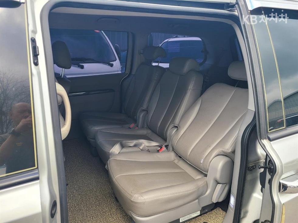 2012 - kia carnival