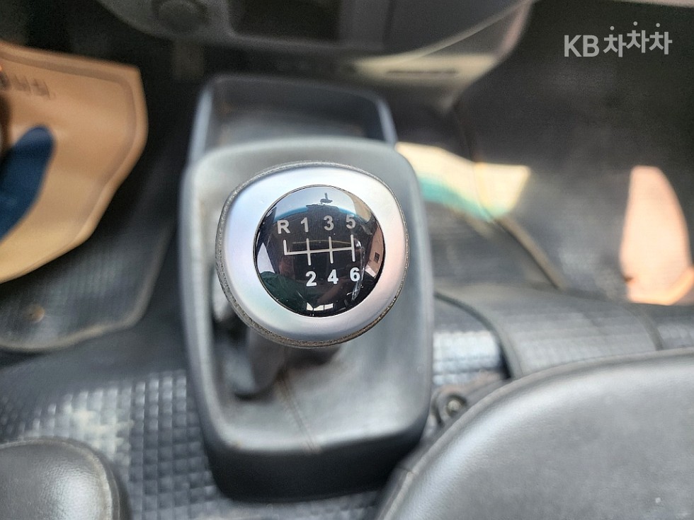 2012 - kia bongo iii