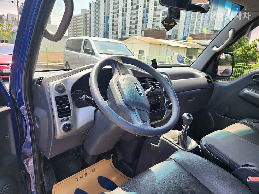 2012 - kia bongo iii