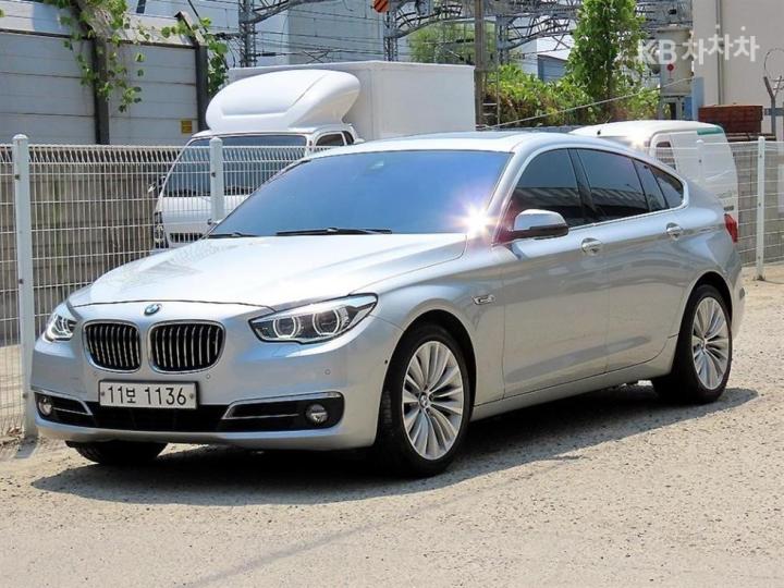 BMW 5 Series Gran Turismo 2015 photo 2
