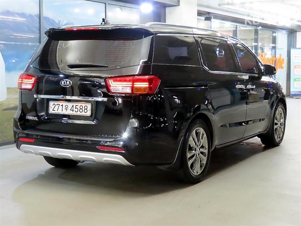 2018 - kia carnival