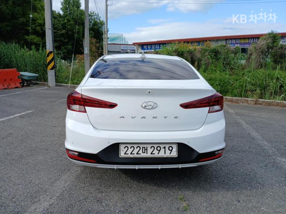 Hyundai Avante — miniaturë 4