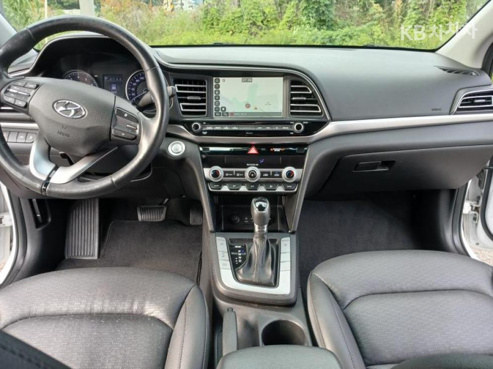 Hyundai Avante — miniaturë 6
