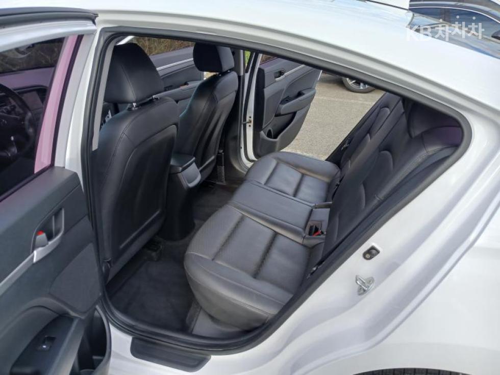 Hyundai Avante — miniaturë 11