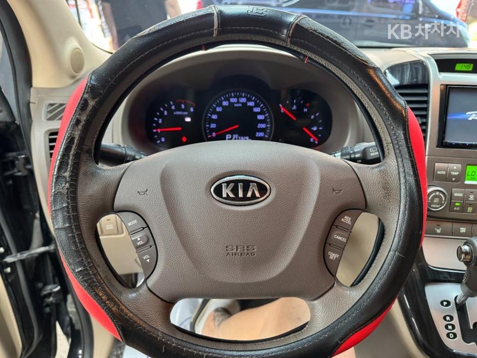 2012 - kia carnival
