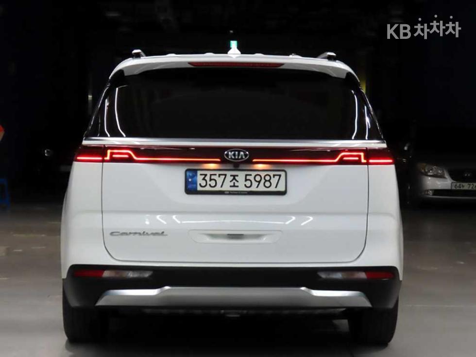 2021 - kia carnival