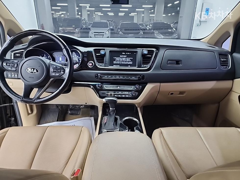 2019 - kia carnival