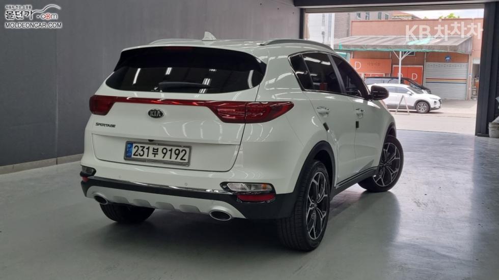 2021 - kia sportage