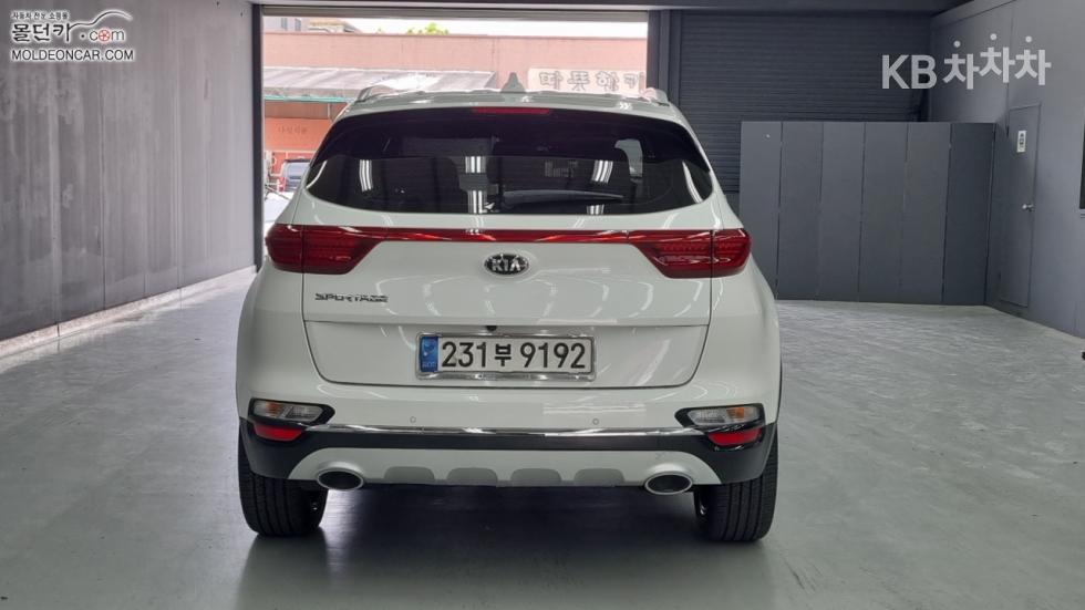2021 - kia sportage