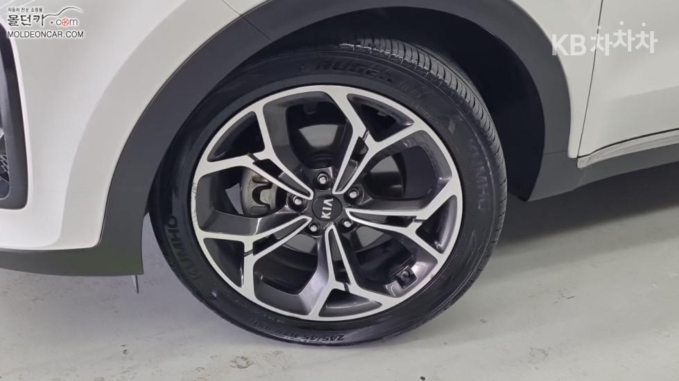 2021 - kia sportage