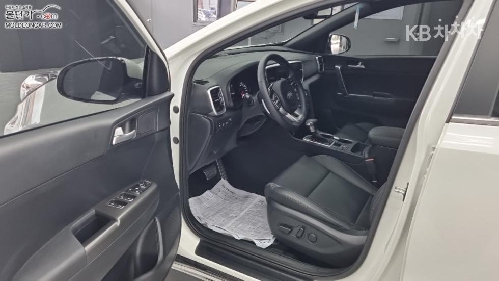 2021 - kia sportage