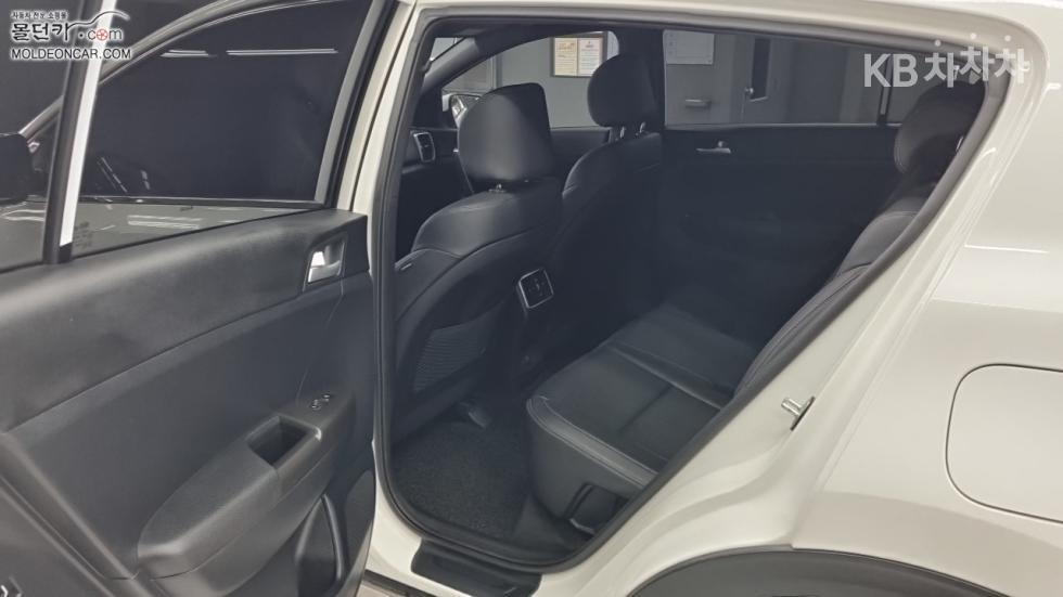 2021 - kia sportage