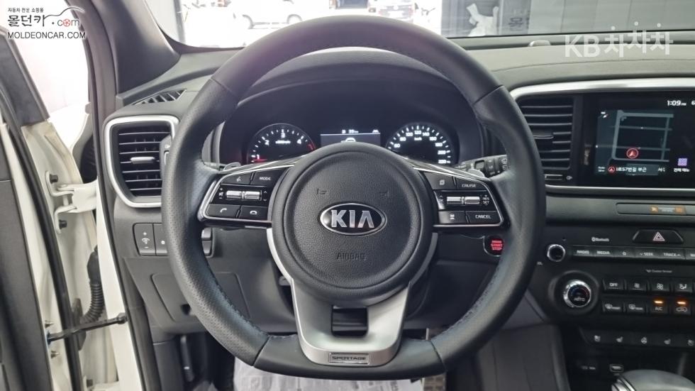 2021 - kia sportage